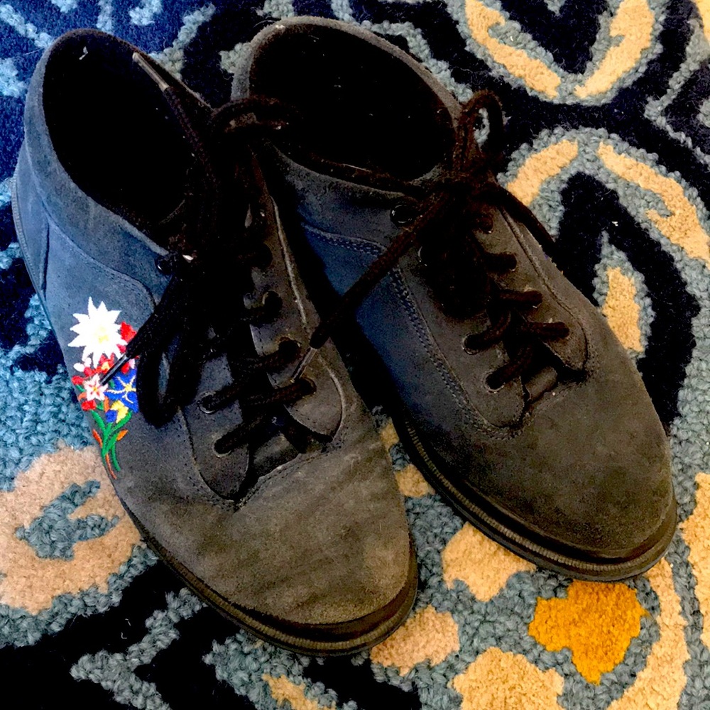 Walking shoe/sneaker